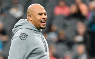 Raiders’ Antonio Pierce slams critics for wanting the team to lose the game against the Jaguars. Improved draft position