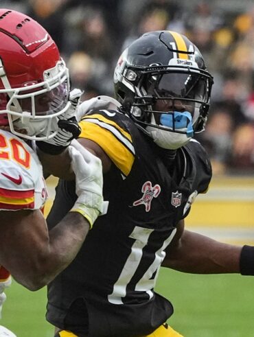 Steelers’ George Pickens raises eyebrows over postgame handshake with Chiefs star