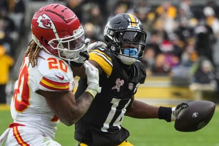 Steelers’ George Pickens raises eyebrows over postgame handshake with Chiefs star