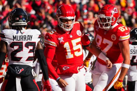 Patrick Mahomes sprains his ankle to lead the Chiefs to victory over the Texans.