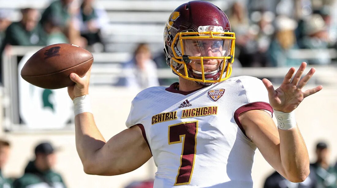 Former Central Michigan quarterback Tommy Lazzaro, 27, died in a hunting accident.