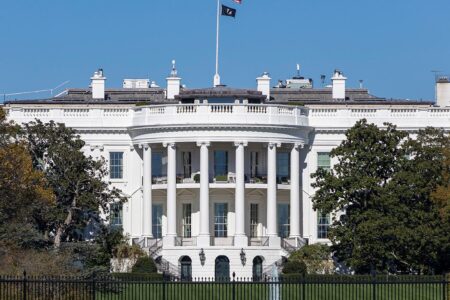 Woman arrested for trying to climb fence outside White House