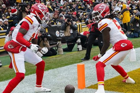 Chiefs’ Xavier Worthy scores penalty after touchdown Calling football fans crazy