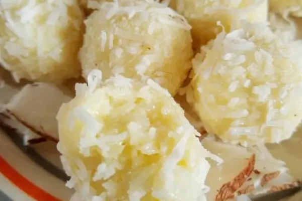 Beijinho de Coco Docinho Tradicional com Apenas 3 Ingredientes