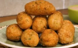 Bolinho de Arroz com Queijo: Aproveite as Sobras com Sabor!