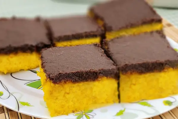 Bolo de Cenoura com Cobertura de Chocolate A Melhor Maneira Simples e Fácil de Fazer um Clássico!