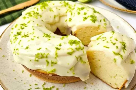 Bolo de Limão com Iogurte: Leve e Refrescante!