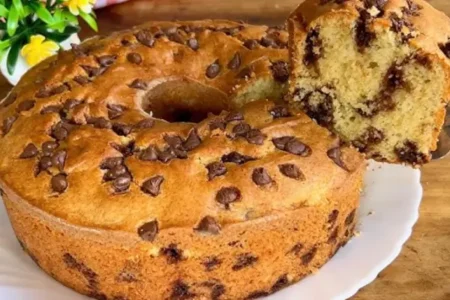 Bolo de Laranja com Gotas de Chocolate: Sabor Surpreendente!