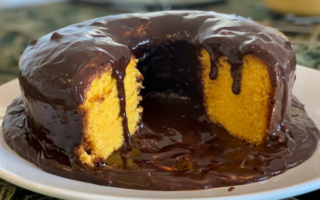 Bolo de Cenoura com Cobertura de Chocolate: A Melhor Maneira Simples e Fácil de Fazer esse Clássico!