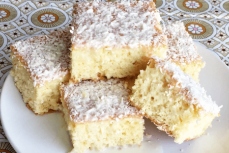 Bolo de Coco com Leite Condensado: Fácil e Molhadinho