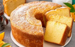 Bolo de Laranja com Casca: A Maneira Mais Fácil e Deliciosa de Aproveitar a Fruta Inteira! E aí, gente linda! Tudo bom por