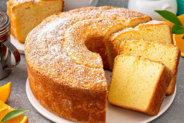 Bolo de Laranja com Casca: A Maneira Mais Fácil e Deliciosa de Aproveitar a Fruta Inteira! E aí, gente linda! Tudo bom por