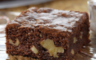 Brownie de Chocolate com Nozes: Receita Simples e Irresistível!