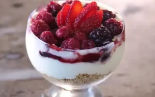 Cheesecake de Frutas Vermelhas Sem Forno na Taça!