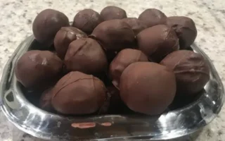 Trufa de Chocolate com Apenas 3 Ingredientes: Um Clássico Simples!