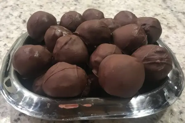 Trufa de Chocolate com Apenas 3 Ingredientes: Um Clássico Simples!