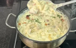 Macarrão com Queijo Cremoso e Molho Branco: A Maneira Mais Simples e Fácil de Fazer