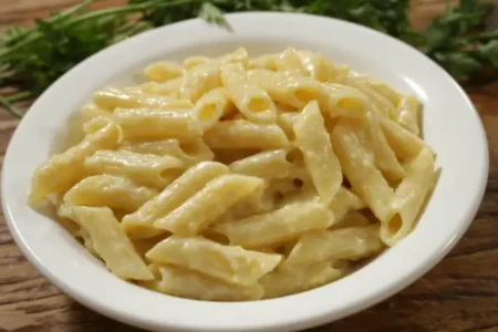 Penne ao Molho Alfredo: Clássico Italiano em Poucos Passos