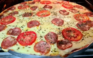 Pizza Caseira com Massa Rápida: Deliciosa e Fácil de Fazer!