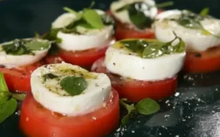 Salada de Tomate com Queijo e Azeite: Pronta em Minutos!