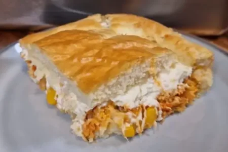 Torta de Liquidificador de Frango com Requeijão: Prática e Saborosa!