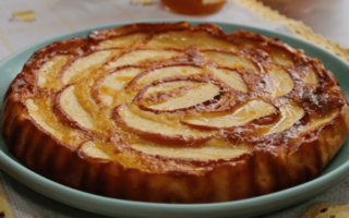 Torta de Maçã com Massa Folhada: Fácil e Elegante!