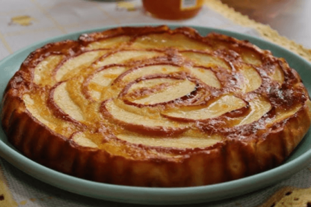 Torta de Maçã com Massa Folhada: Fácil e Elegante!