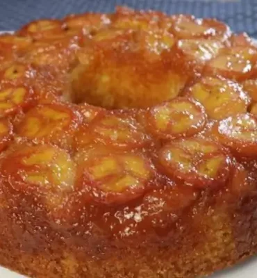 Bolo de Banana Caramelizada: Simples e Irresistível!