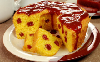 Bolo de Fubá com Goiabada: Sabor da Casa da Vovó!