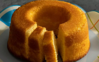 Bolo de Milho Fofinho e Simples: O Segredo para um Sabor Caseiro Irresistível!