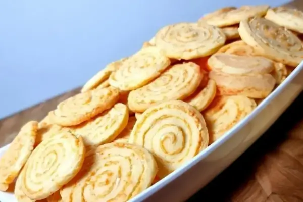 Como Fazer um Delicioso Biscoitinho Medalhão de Queijo!