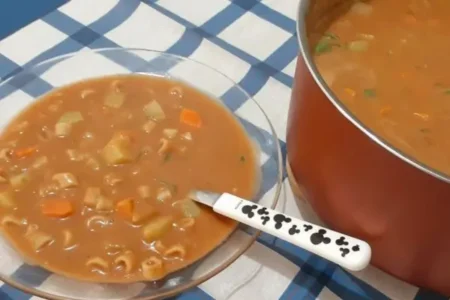 Sopa de Feijão com Macarrão: Receita Simples e Confortante!