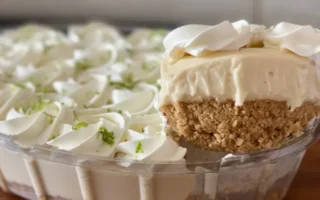 Torta Mousse de Limão Na Travessa com Base Crocante de Biscoito!