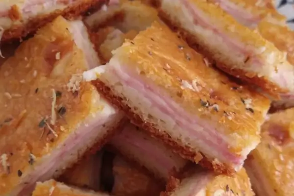 Torta de Liquidificador de Presunto e Queijo: Sem Trabalho e Muito Sabor!