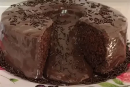 Trovão de Chocolate: Bolo Vulcão com Recheio Cremoso!