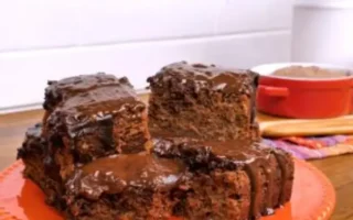 Bolo de Chocolate Molhadinho: Fofinho e com Muito Recheio!