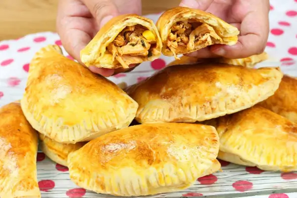 Pastelzinho Assado de Frango: Crocante por Fora e Recheado Cremoso!